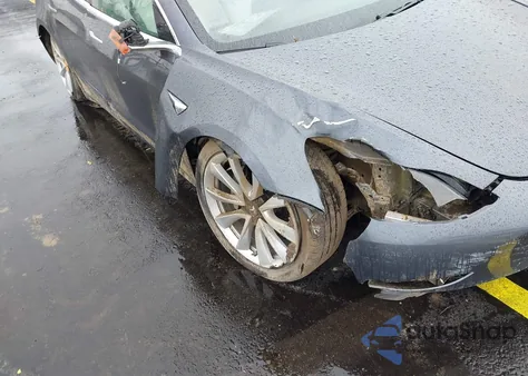 2019 Tesla Model 3 Long Range/Performance z USA, uszkodzony, nr VIN 5YJ3E1EB1KF195724